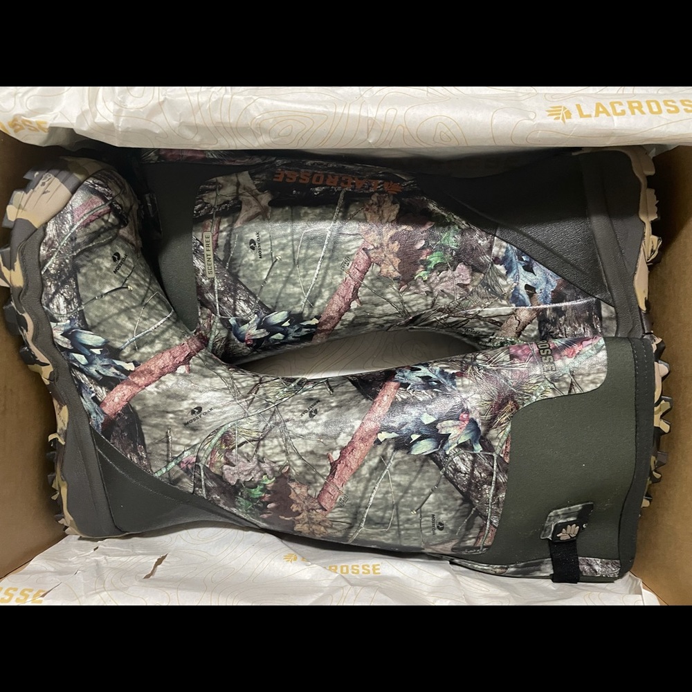 Brand new Lacrosse boot
Insulated 
Mossy Oak Camo